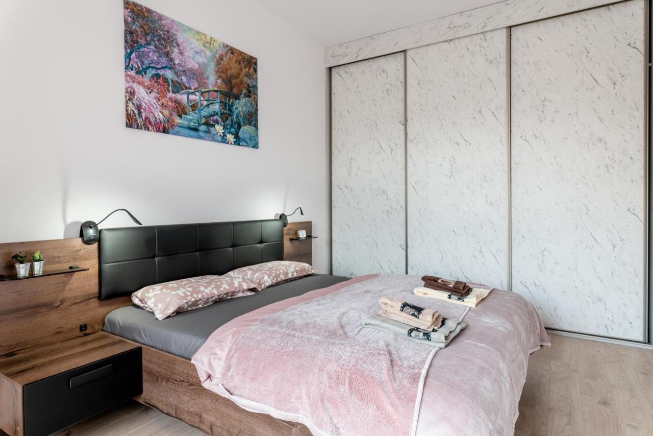 Apartwro - Apartament Przy Wyspie Slodowej, Garaz, Projektor, Rowery Appartement Wrocław Buitenkant foto